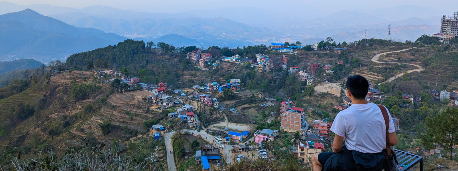 Khai Thai mit Blick über Dhulikhel in Nepal