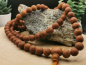 Preview: Bodhi Mala-Kette walnussbraun-gewachst | 12,5mm, 108+1 Perlen, Schützerknoten