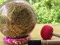 Preview: Buddha Bowl Klangschale mit Buddha-Gravur und Mantra-Symbolen – handverziertes Klanginstrument aus Nepal