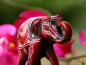 Preview: Kleiner Elefant aus Resin mit geschnitztem Design