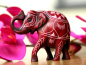 Preview: Kleiner Elefant aus Resin mit geschnitztem Design