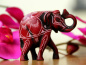 Preview: Kleiner Elefant aus Resin mit geschnitztem Design