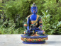 Preview: Handbemalte Medizin-Buddha-Statue aus blauem Resin auf verziertem Lotossockel, gefertigt in Nepal