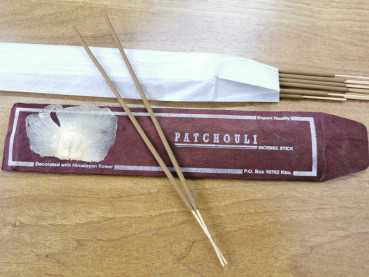 Räucherstäbchen mit Holzträger - Patchouli Duft