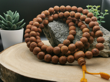 Bodhi Mala-Kette walnussbraun-gewachst | 12,5mm, 108+1 Perlen, Schützerknoten