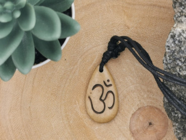 Kette "Om" Sankrit | Tropfen-Form | Braun