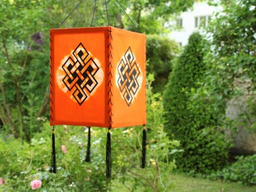 Lampenschirm aus Baumwollfaser; Motiv: Unendlicher Knoten, orange