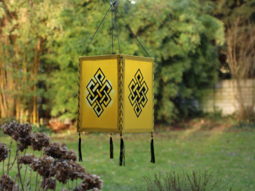 Lampenschirm aus Baumwollfaser; Motiv: Unendlicher Knoten, gelb