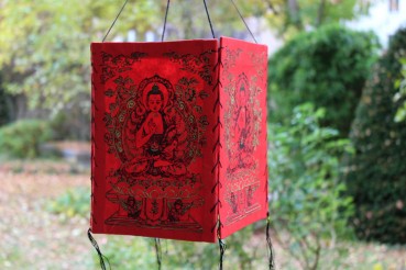 Lampenschirm aus Lokta-Papier; mit Buddha+Verzierung; rot