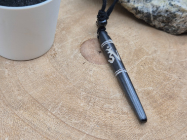 Preview: Kette „Om“ Pfahl | Knochenanhänger schwarz | Handarbeit aus Nepal