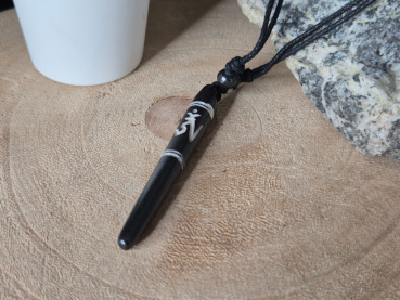 Preview: Kette „Om“ Pfahl | Knochenanhänger schwarz | Handarbeit aus Nepal