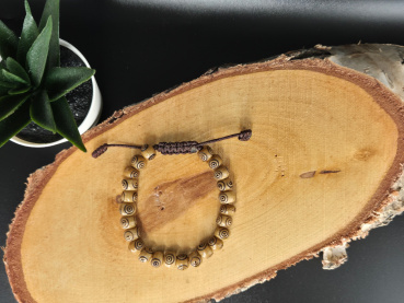 Knochen Mala-Armband mit eingraviertem Muster | braun
