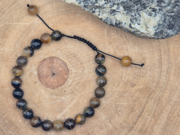 Handgefertigtes Armband aus Tigerfalkenauge mit goldbraunen und blaugrauen Schattierungen, gefertigt in Nepal