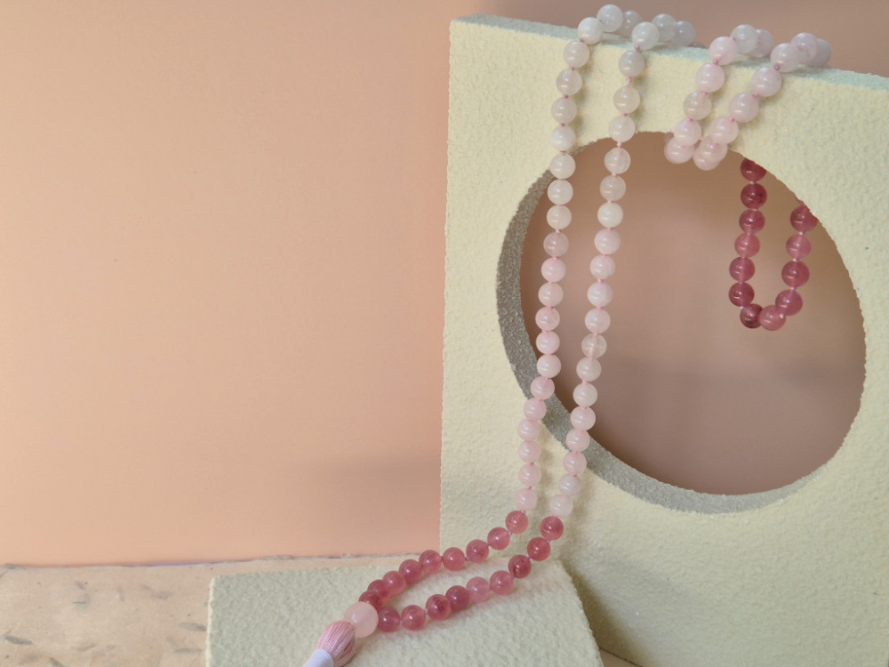 Preview: KUSUM · Mala aus Rosenquarz · Dharmapala