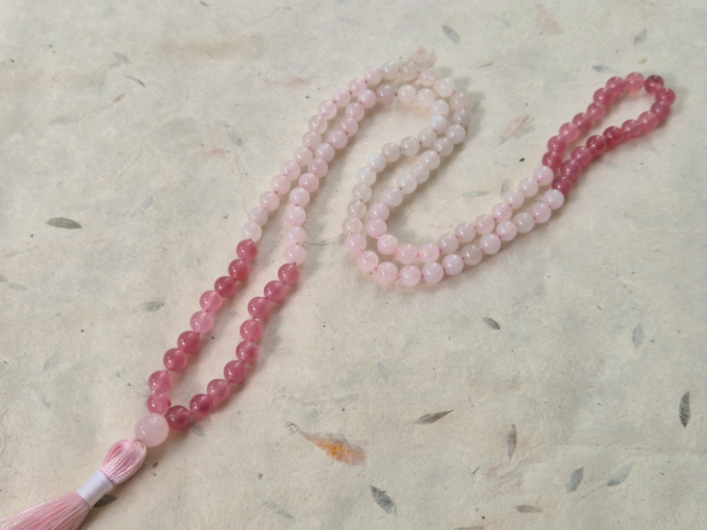 Preview: KUSUM · Mala aus Rosenquarz · Dharmapala