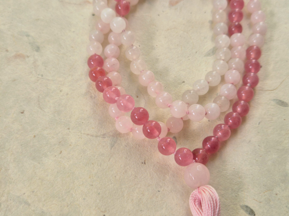 Preview: KUSUM · Mala aus Rosenquarz · Dharmapala