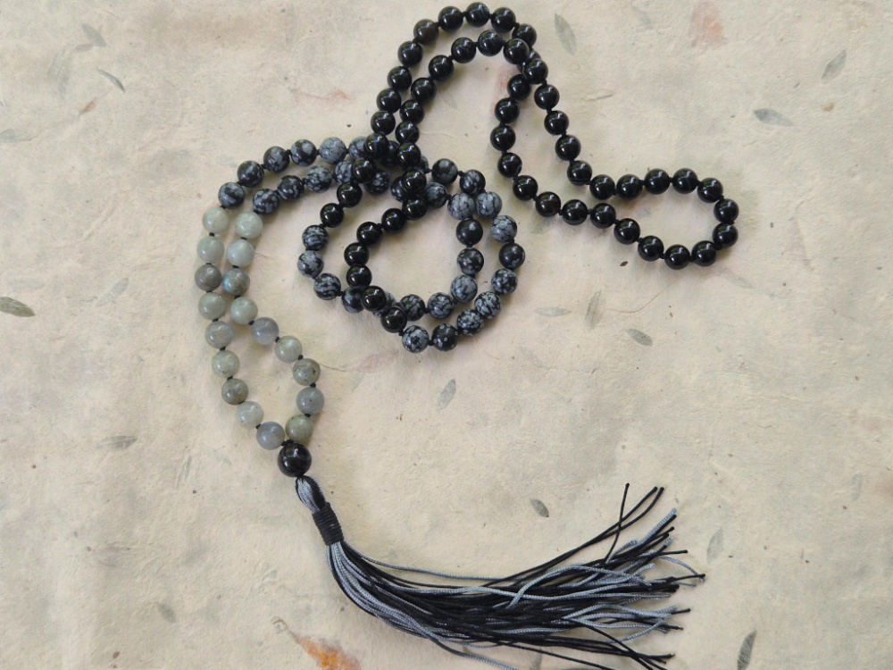 Mala aus Obsidian, Labradorit und schwarzem Achat · Dharmapala