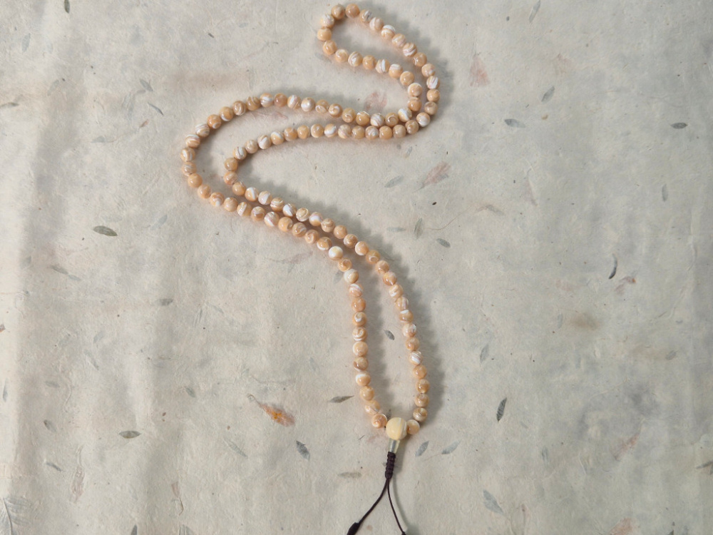 Perlmutt-Mala aus Nepal - Dharmapala