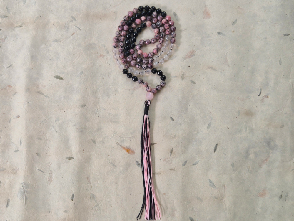 Mala aus Rhodonit, Achat, Bergkristall & Rosenquarz · Dharmapala