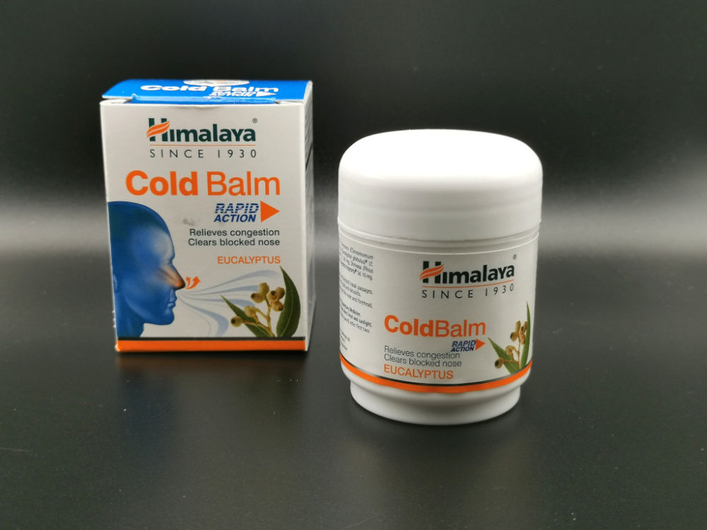 Himalaya Cold Balm – ayurvedischer Kräuterbalsam mit Eukalyptus-, Kampfer-, Minz- und Kiefernöl in der 45-g-Dose.