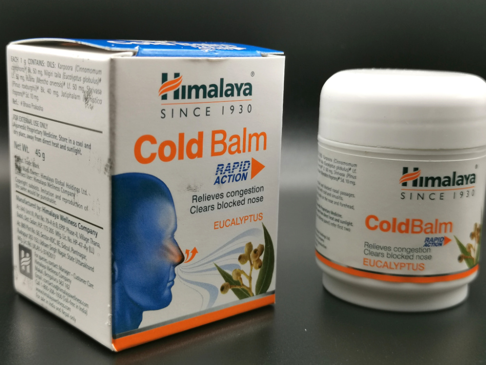 Preview: Himalaya Cold Balm – ayurvedischer Kräuterbalsam mit Eukalyptus-, Kampfer-, Minz- und Kiefernöl in der 45-g-Dose.