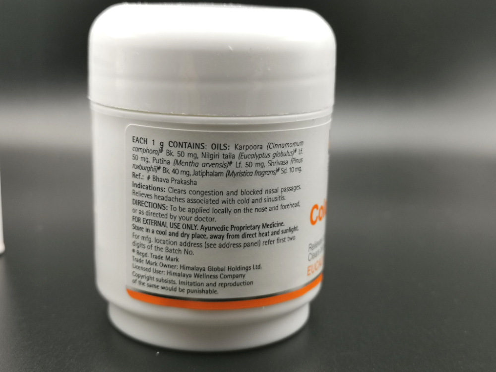 Preview: Himalaya Cold Balm – ayurvedischer Kräuterbalsam mit Eukalyptus-, Kampfer-, Minz- und Kiefernöl in der 45-g-Dose.