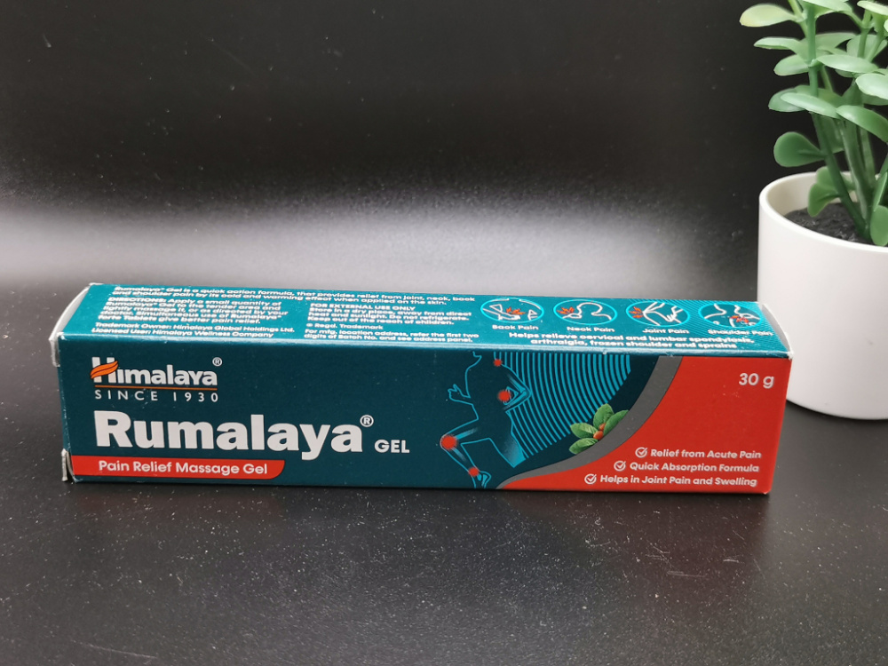Himalaya Rumalaya Gel – ayurvedisches Massagegel mit Kräuterextrakten und ätherischen Ölen für entspannende Massagen, 30 g.