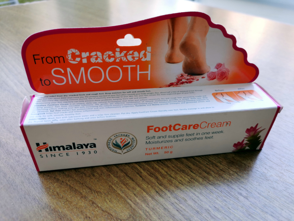 Preview: Himalaya FootCare Cream – ayurvedische Fußpflegecreme mit Kurkuma, Bockshornklee, Honig und Salbaum für trockene und beanspruchte Füße, 50 g.