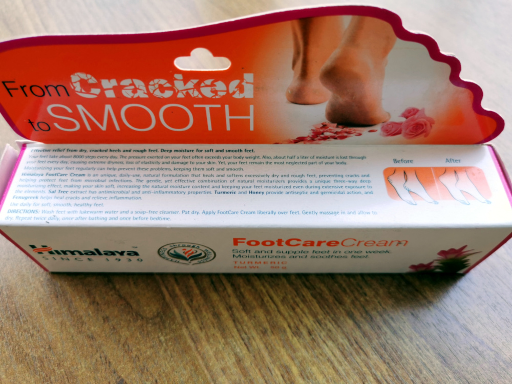 Preview: Himalaya FootCare Cream – ayurvedische Fußpflegecreme mit Kurkuma, Bockshornklee, Honig und Salbaum für trockene und beanspruchte Füße, 50 g.