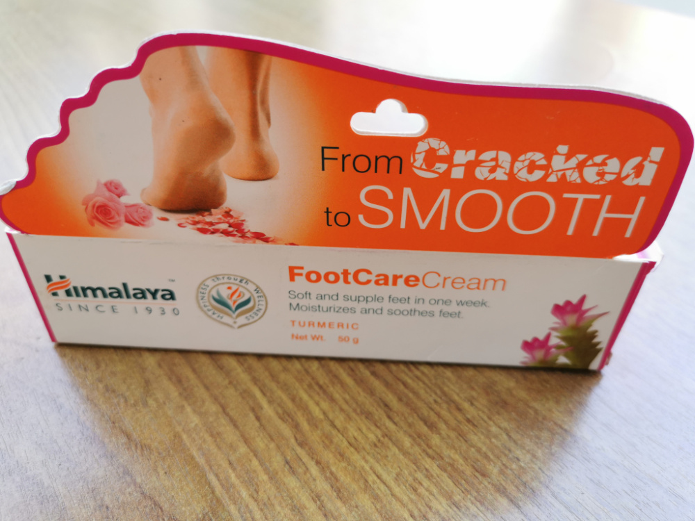 Himalaya FootCare Cream – ayurvedische Fußpflegecreme mit Kurkuma, Bockshornklee, Honig und Salbaum für trockene und beanspruchte Füße, 50 g.