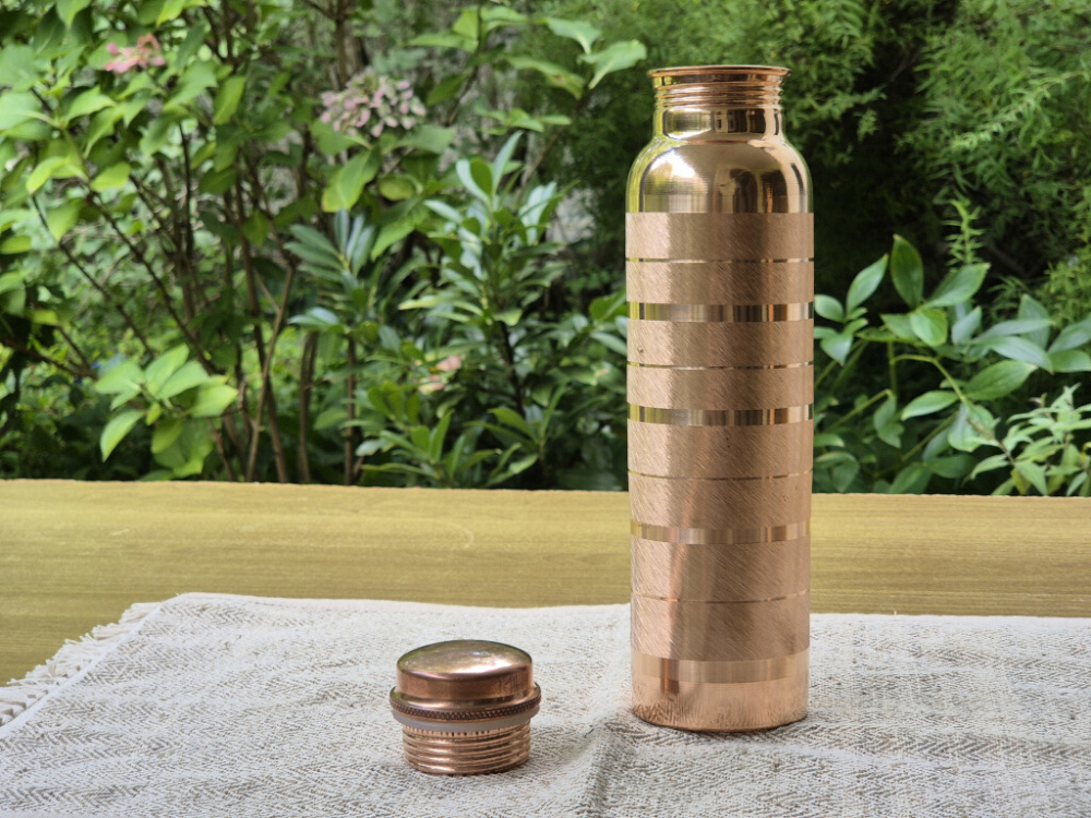 Preview: Handgefertigte Kupfer-Trinkflasche aus Nepal im eleganten Linien-Design