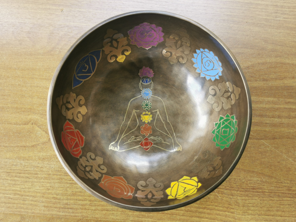 Yoga & Chakra Klangschale mit Mantra – handverziertes Klanginstrument aus Nepal