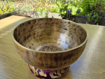 Kleine dunkle Klangschale | ca. 15cm / ca.710g / geschmiedet / inkl. Filzschläger