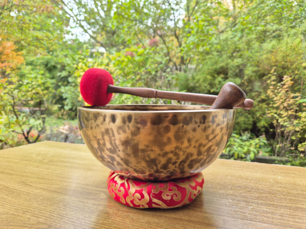 Große Dunkle Klangschale | 28–29 cm | 2,45–2,67 kg | handgeschmiedet in Nepal