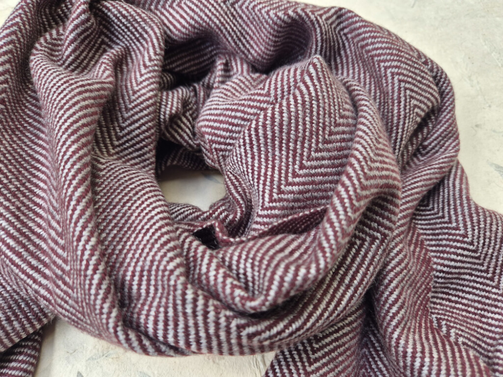 Handgewebter Kaschmir-Schal | Grau-Weiß mit Rautenmuster | LWH