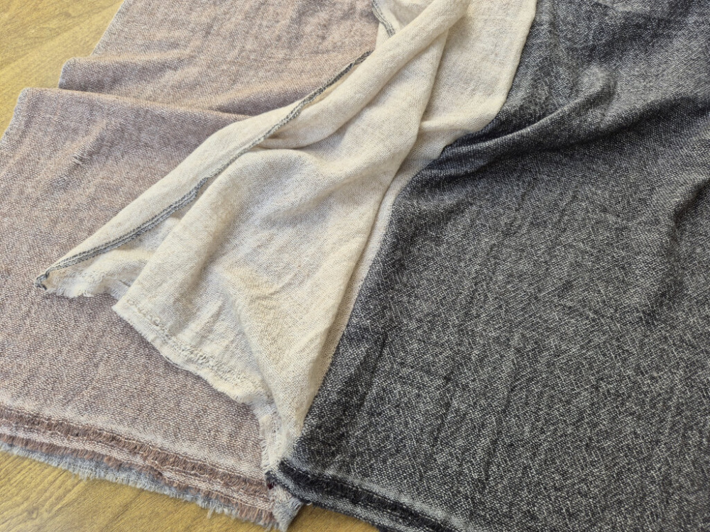 Preview: Schal im 4-Schichten-Design – handgewebtes Kaschmirgewebe von Local Women’s Handicraft Nepal