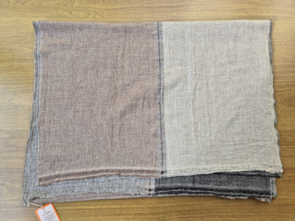 Schal im 4-Schichten-Design – handgewebtes Kaschmirgewebe von Local Women’s Handicraft Nepal