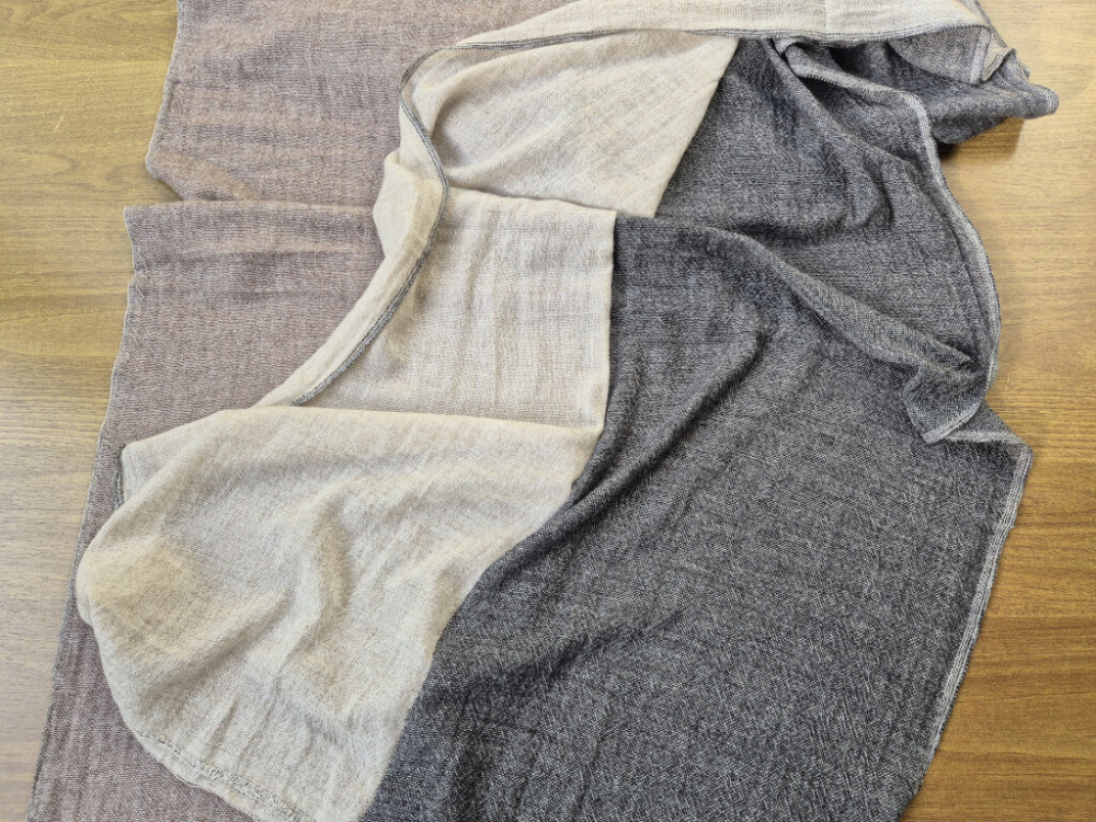 Schal im 4-Schichten-Design – handgewebtes Kaschmirgewebe von Local Women’s Handicraft Nepal