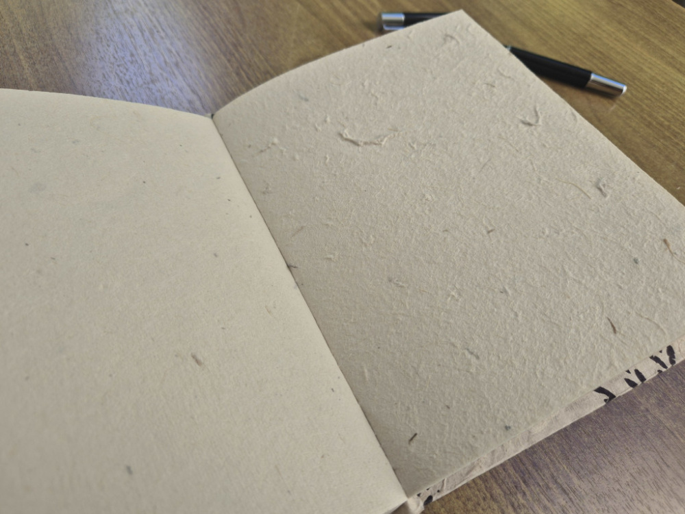 Blanko Innenseiten aus traditionellem nepalesischem Lokta-Papier