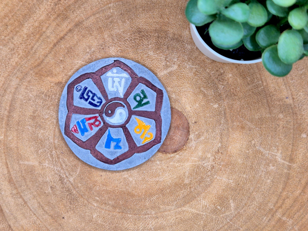 Preview: Handbemalter Schiefer-Magnet mit Mantra, Ø ca. 6 cm