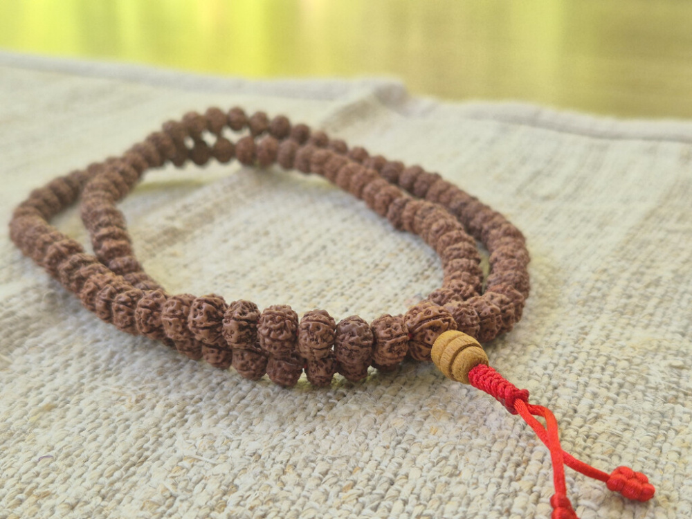 Preview: Rudraksha Mala-Gebetskette mit 108+1 Perlen, handgefertigt in Nepal