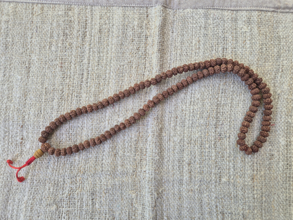 Rudraksha Mala-Gebetskette mit 108+1 Perlen, handgefertigt in Nepal