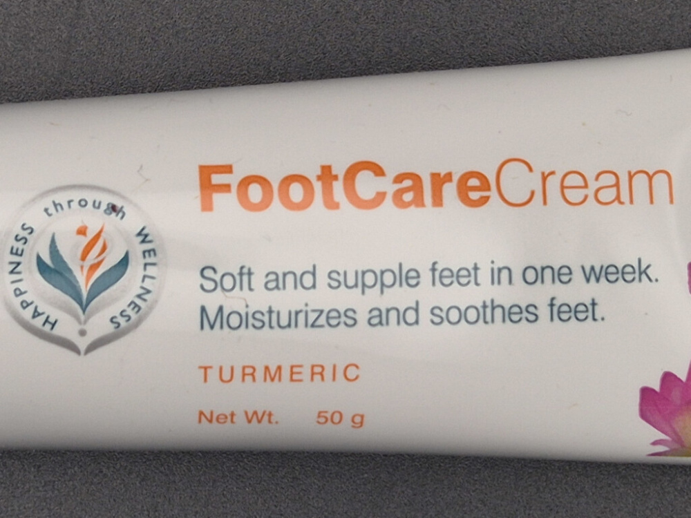 Preview: Himalaya FootCare Cream – ayurvedische Fußpflegecreme mit Kurkuma, Bockshornklee, Honig und Salbaum für trockene und beanspruchte Füße, 50 g.