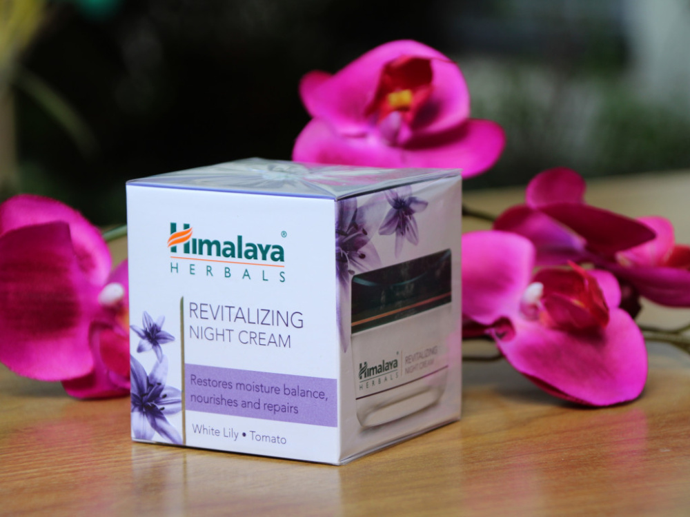 Preview: Himalaya Revitalizing Night Cream – revitalisierende Nachtcreme mit Weißer Lilie und Tomatenextrakt für die tägliche Gesichtspflege, 50 g.