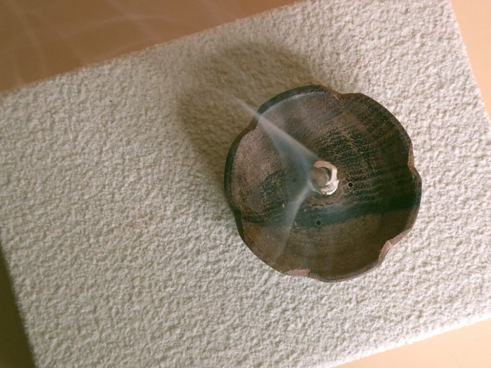 Räucherstäbchen-Halter Lotus – handgefertigt aus Holz, für Räucherstäbchen mit und ohne Träger