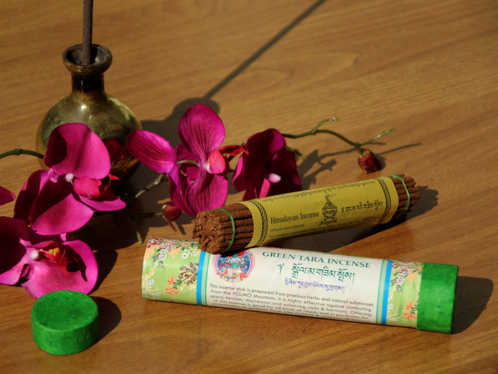 Preview: Green Tara Räucherstäbchen – handgerollt in Nepal, 100 % natürlich, ohne Holzträger