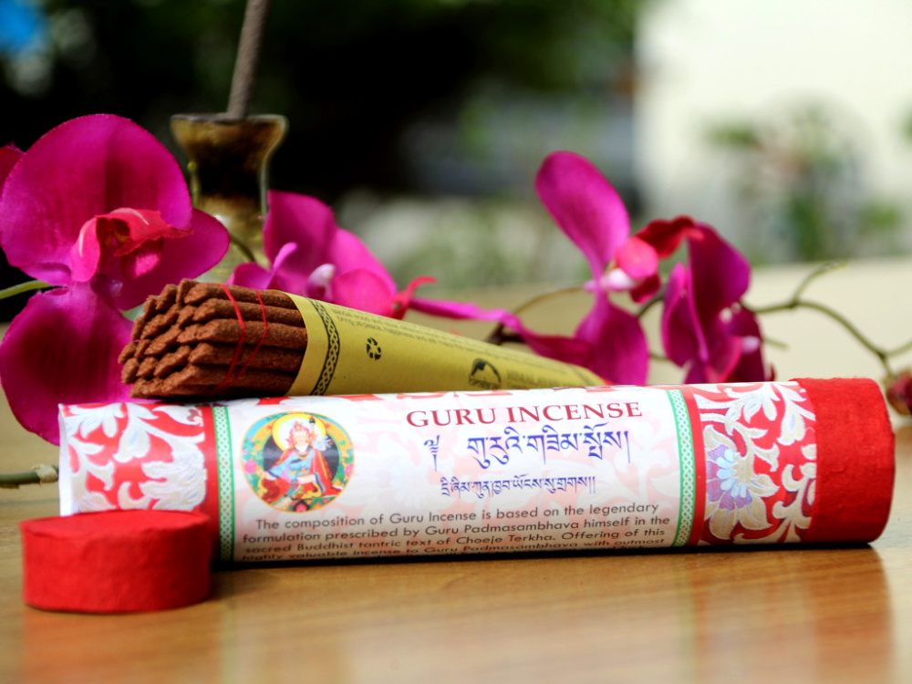 Preview: Guru Rinpoche Räucherstäbchen – handgerollt in Nepal, 100 % natürlich, ohne Holzträger