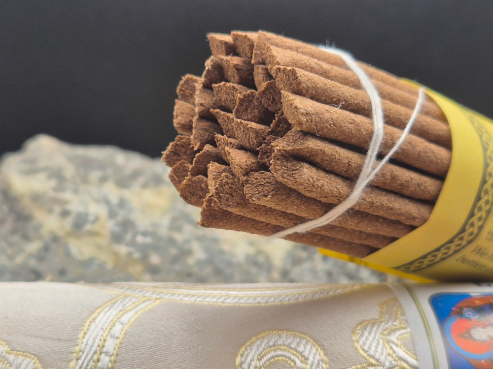 Preview: White Tara Räucherstäbchen – handgerollt in Nepal, exklusive Himalaya-Mischung, ohne Holzträger