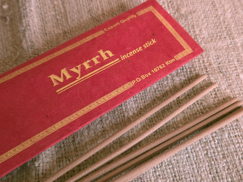 Preview: Myrrhe Räucherstäbchen mit Holzträger aus Nepal