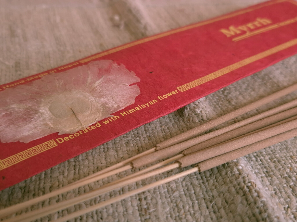Preview: Myrrhe Räucherstäbchen mit Holzträger aus Nepal